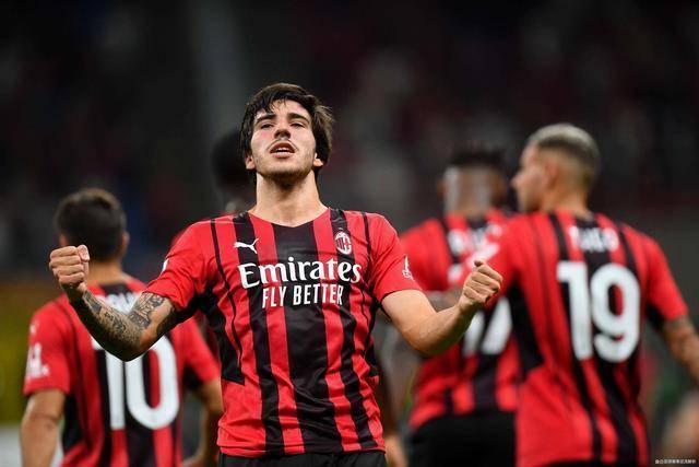 意天空：那不勒斯有意尤文后卫达尼洛