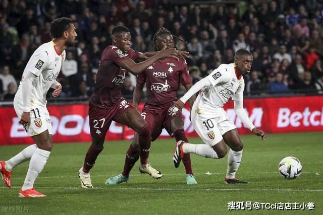 降维打击！克拉克森单节狂砍24分打懵中国男篮